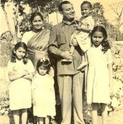 Ujjal Kumar Ghosh & Purnima Ghosh with their daughters Keya, Papiya, Tuktuk and Jaya